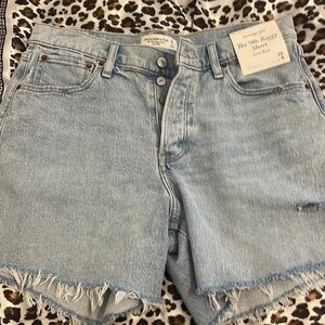 ✨NWT Abercrombie shorts✨
